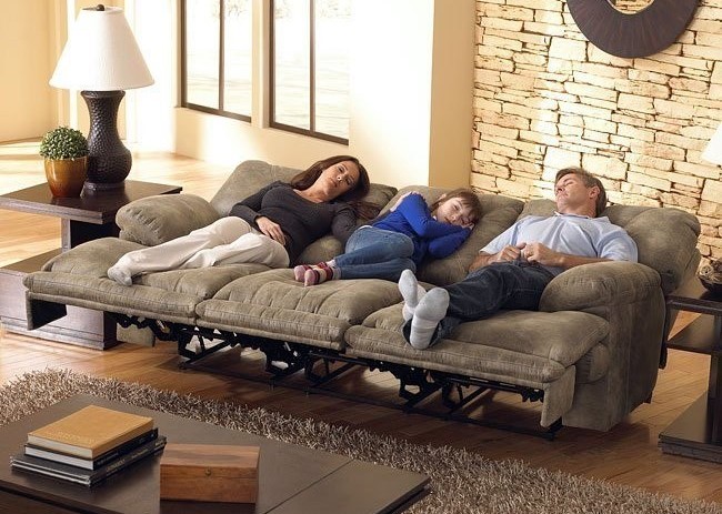 7 Best Reclining Sofas – Perfect for Lounging with Family and Friends! (Winter 2023)