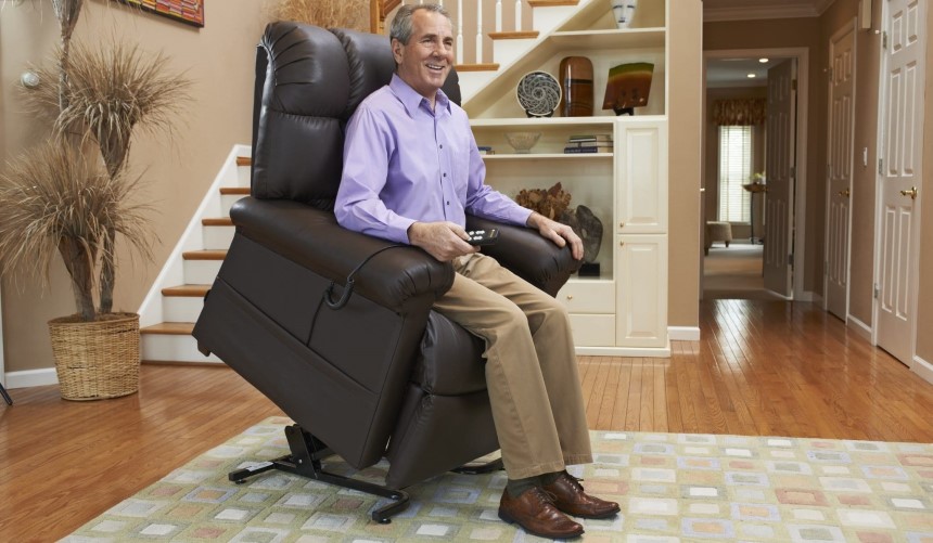 11 Best Recliners for Elderly to Offer You Health Benefits and Luxurious Comfort (Winter 2023)
